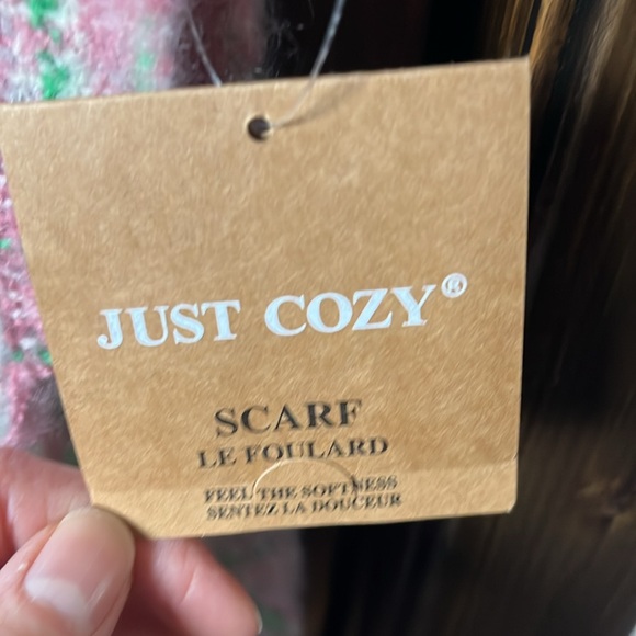 Just Cozy big, thick, long scarf - Picture 4 of 6